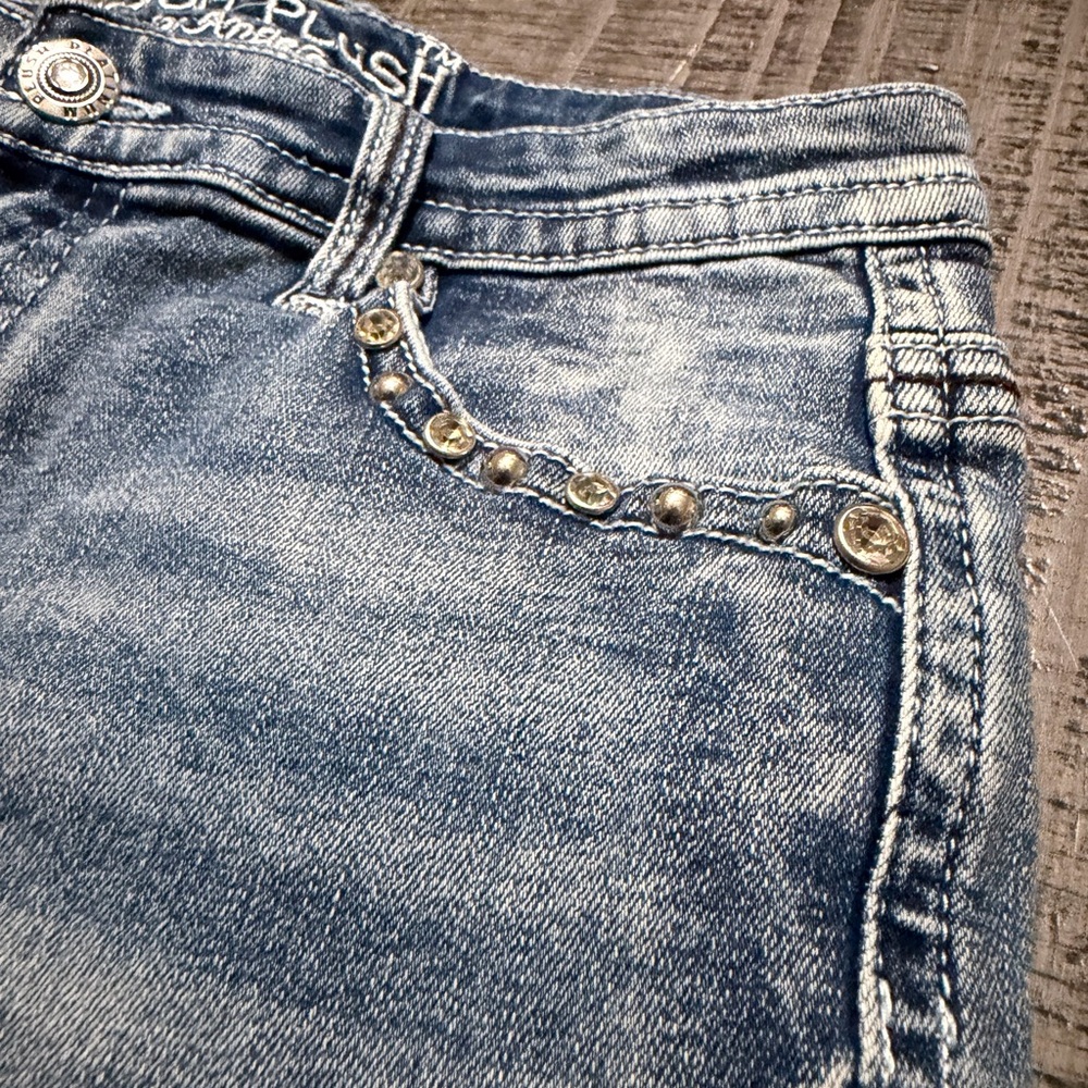 Light Blue Denim Jean Shorts with Stud Detail & Back Skull ๐ Pockets - Picture 4 of 11